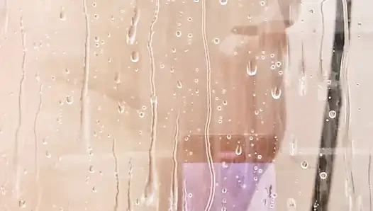 Tubuh aduhai dengan busa