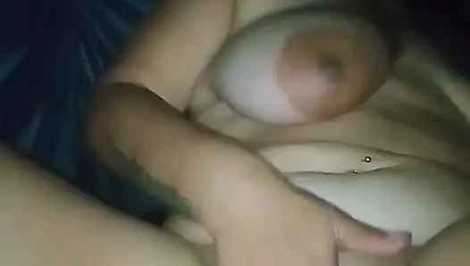 Lihatlah aku bagaimana aku menyentuh diriku sendiri dengan keinginan