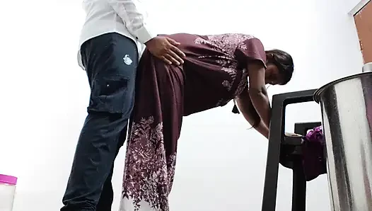 Üvey kız kardeş yaşlı üvey erkek kardeşini sikiyor