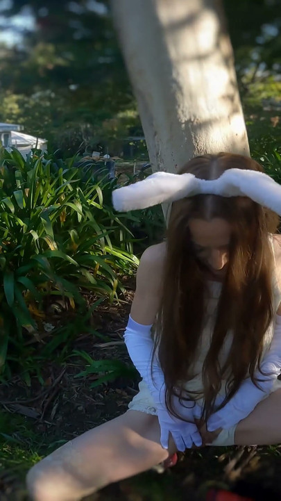 BELLA MASTURBATES, PEES & CUMS OUTSIDE! - MyLoveBunny xx | Clip 2