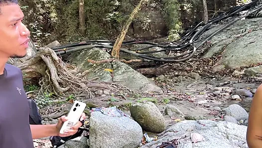 2 Latina swallow 2 cocks of strangers in the middle of the forest