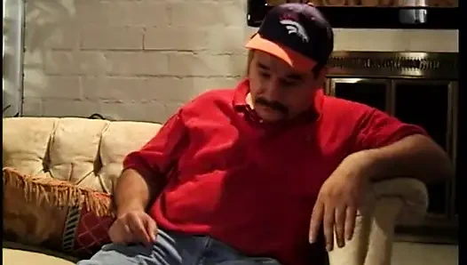 Шлюшка раздвигает ноги и мастурбирует для аудитора