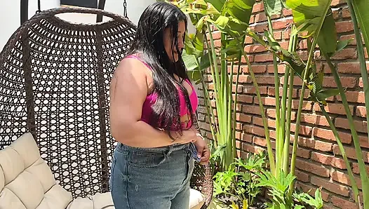 Fucking without a condom with my stepfather's best friend I squirt at his cock