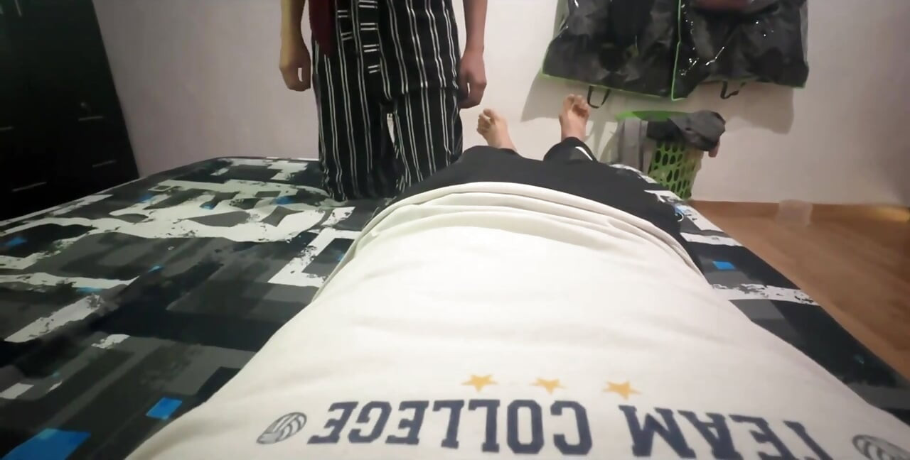 Młoda dziewczyna daje mi loda, więc zapłacę jej czynsz