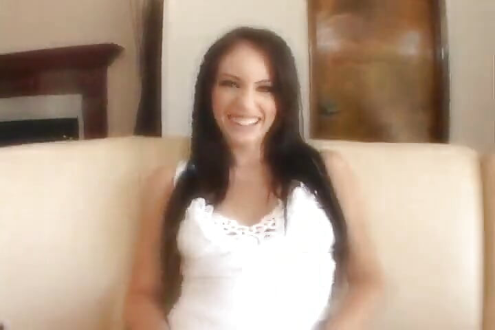 Süße teen-schlampe bekommt ihre enge fotze gestopft