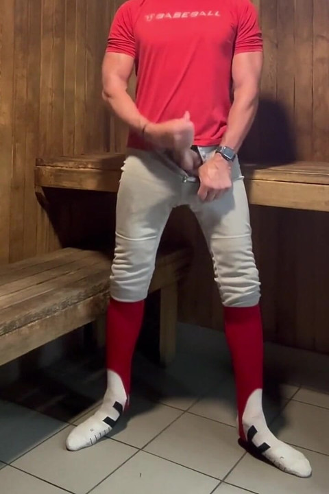 Cowok alpha lagi asik bersenang-senang di ruangan sauna bareng jockdad87 bagian 8