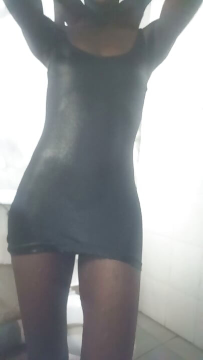 Provocación con ropa en el baño