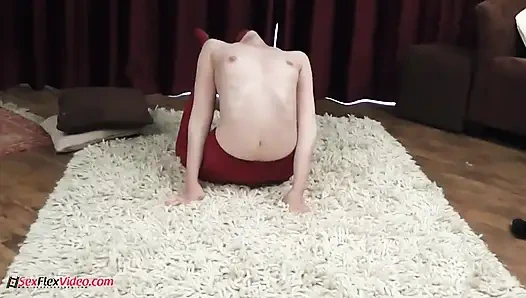 Heiße rothaarige schlangenistin