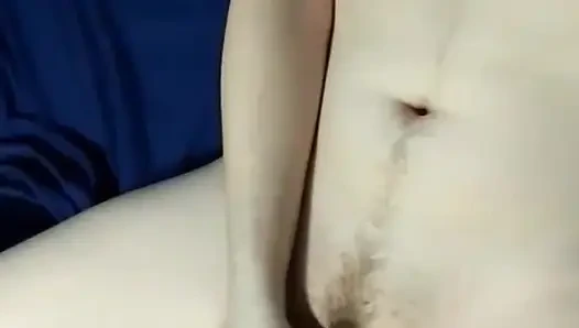 Мастурбация со стеклянным дилдо