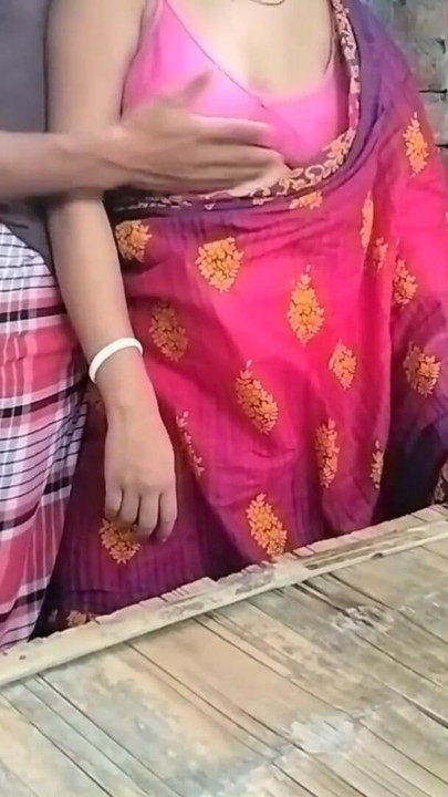 Morate vidjeti trenutak iz "Pink Bra Gaćice Village And Local Wife Fuck (Službeni video Localsex31)"