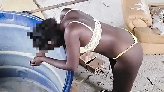 Hanya di pantat wanita kulit hitam