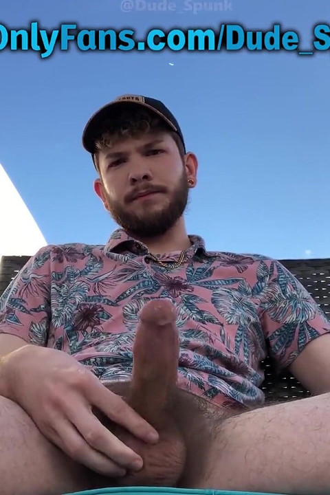 毛むくじゃらのハング露出狂の田舎の塊がキックバック&ジャークオフ彼の大きな白いコックをオフにジャーク&公共の場で大きなザーメンを外で吹く