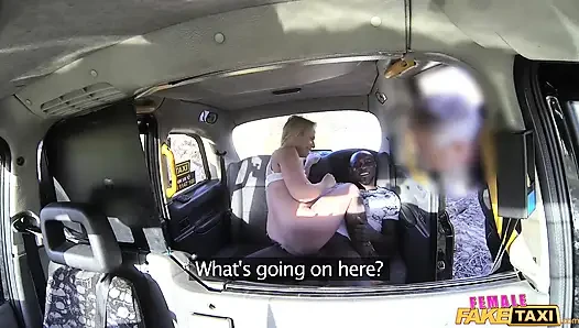 Female fake taxi - fahrerin füllt beide löcher