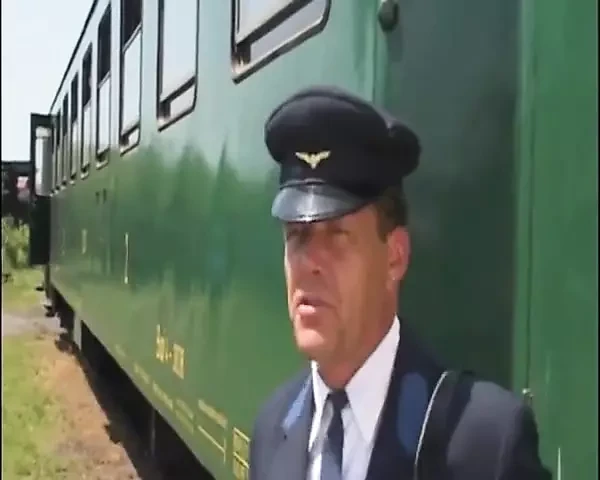 Azgın sürtükler tuvalette ve banyoda sikiliyor! 90'lar