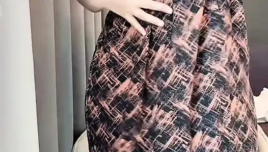 Indonesian woman strokes pussy until peeing