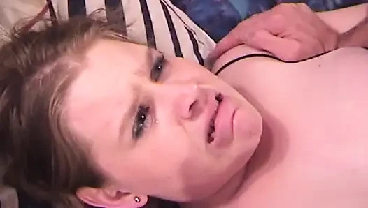 Tombul orta yaşlı seksi kadın genç sert yarağı denemeyi seviyor