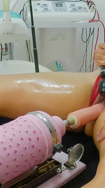 Üvey anne özel masaj seansında orgazm oluyor | Klip 2