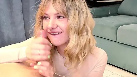 Sweet Blowjob From a Beautiful Girl