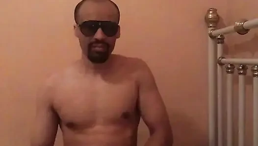 Buraya meraktan geldin ama en samimi sırrımı keşfetmek için sonuna kadar kalabilirsin.