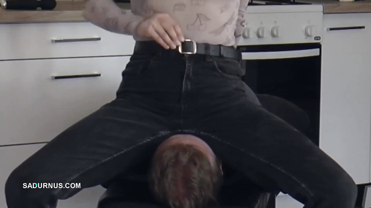 Miss Amy Douxxx Makes Herself Happy on the Slave's Face