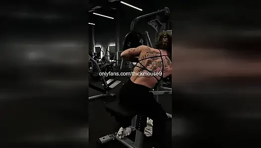 Раком киска юной выскользнула: случайное воздействие девственницы!