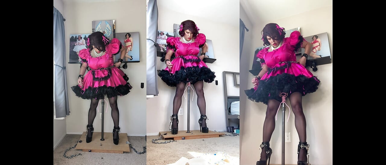 Candy si pembantu banci merah muda dikunci dengan dildo dan menunggangi tiangnya