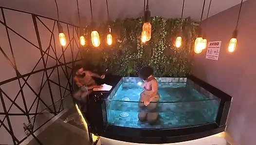 Дополнительная сцена в мини-бассейне с моим другом с большой попкой
