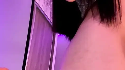 Ringkasan stream. Kamu bisa nonton aku nggak di rumah