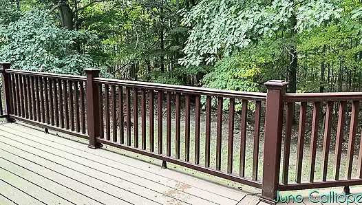 Ich selbst mit einem dicken dildo ficke und squirte auf meiner veranda