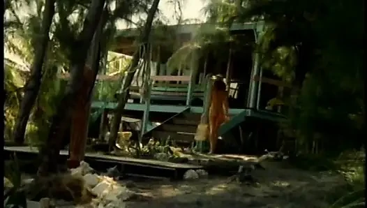 Beruntung, cowok kontol besar ngentot dua cewek muda di pantai