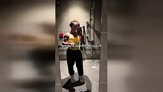 Memek cewek tiktok thot usia 18 tahun meledak di depan kamera! Menganga tanpa sensor