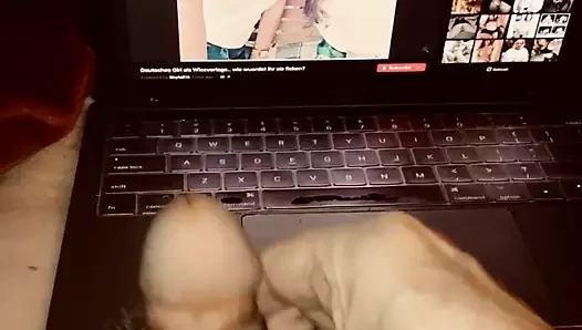 İki kadına saygı duruşu