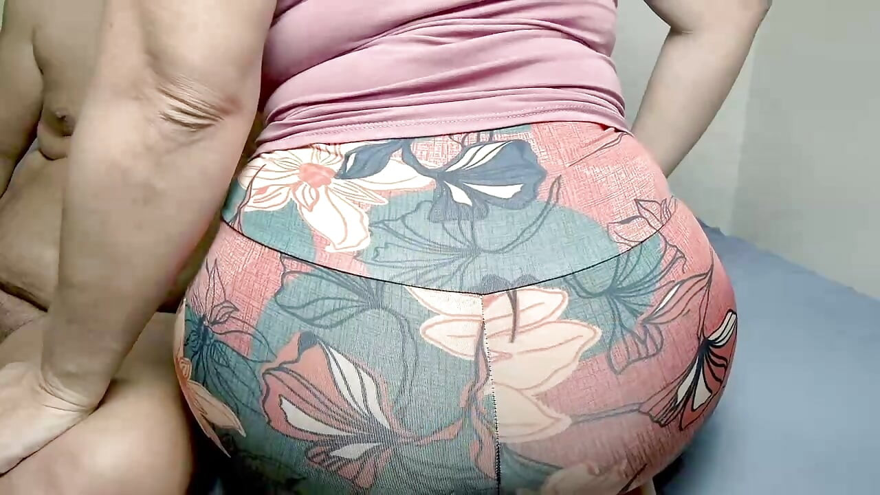 She Wears Tight Leggings to Show off Her Curves in Public Chat.