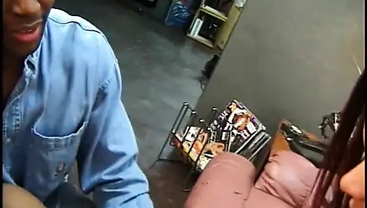 Yaşlı punnany sikişiyor