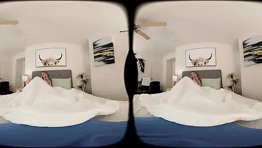 FORBVR - wohnheim-mixup endet mit dieser heißen blondine emily jade, die deinen schwanz pOV lutscht