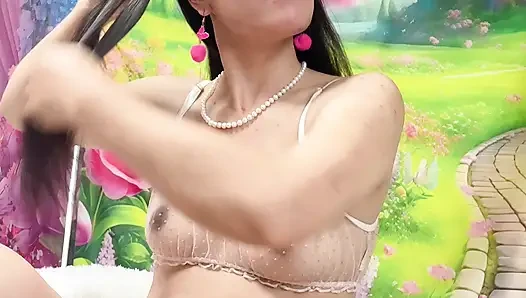 Cewek imut dengan tie fox seksi