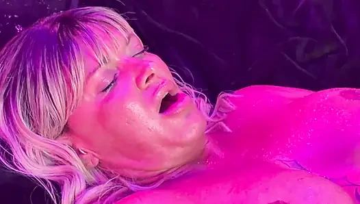 Hot Blonde Destroys herslf with her Wand before taking her Large Bad Dragon Dallas the Longhorn in both Holes