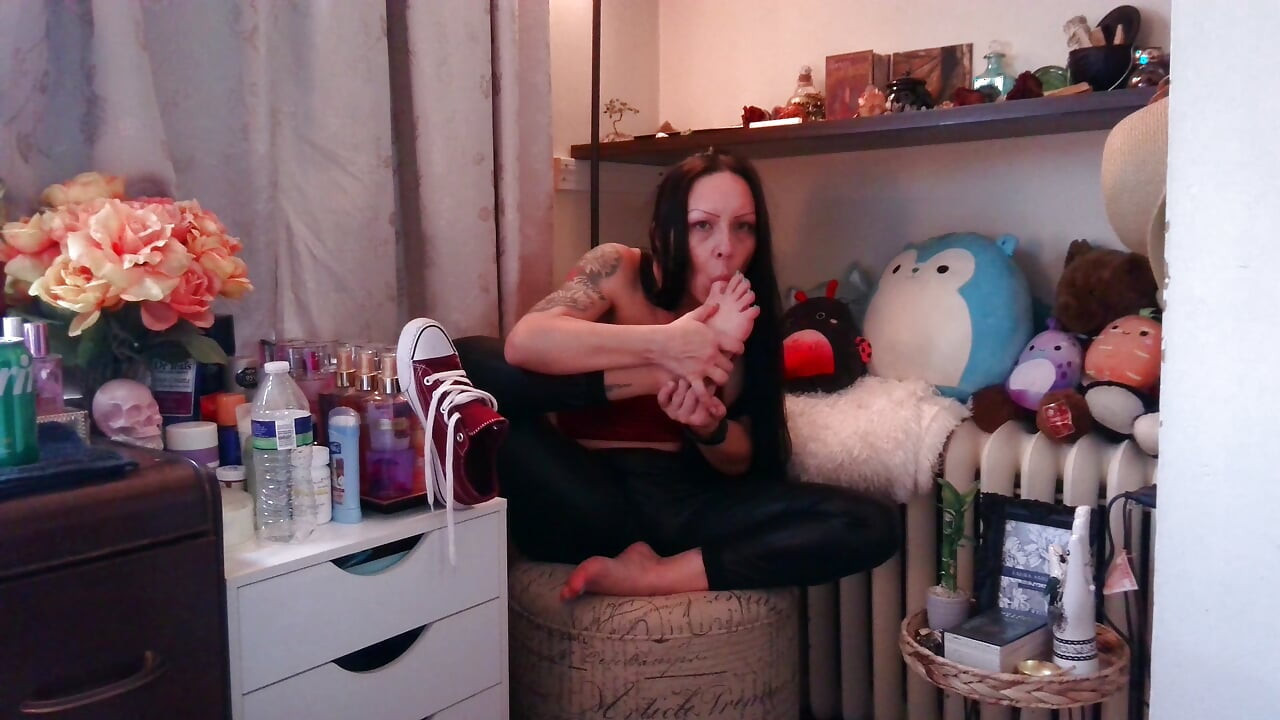 I Love to Lick My Own Feet
