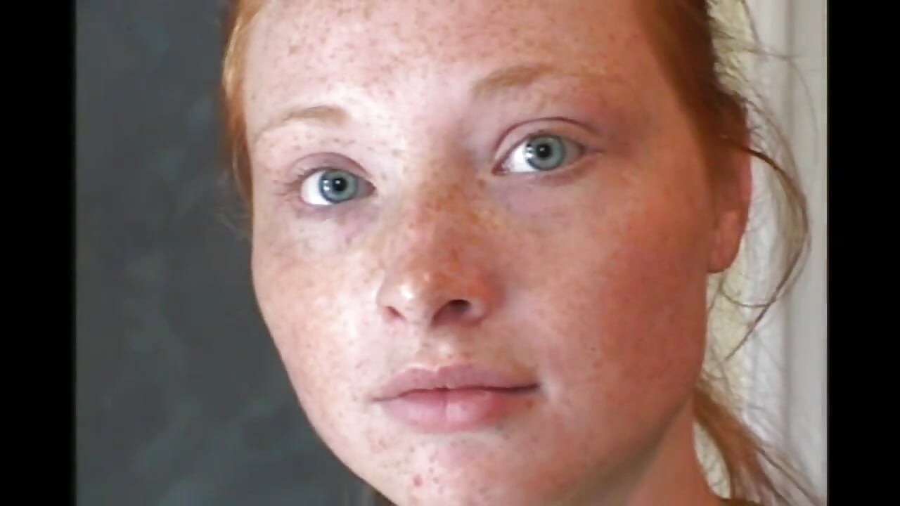 Crvenokosa kurva treba više kuraca