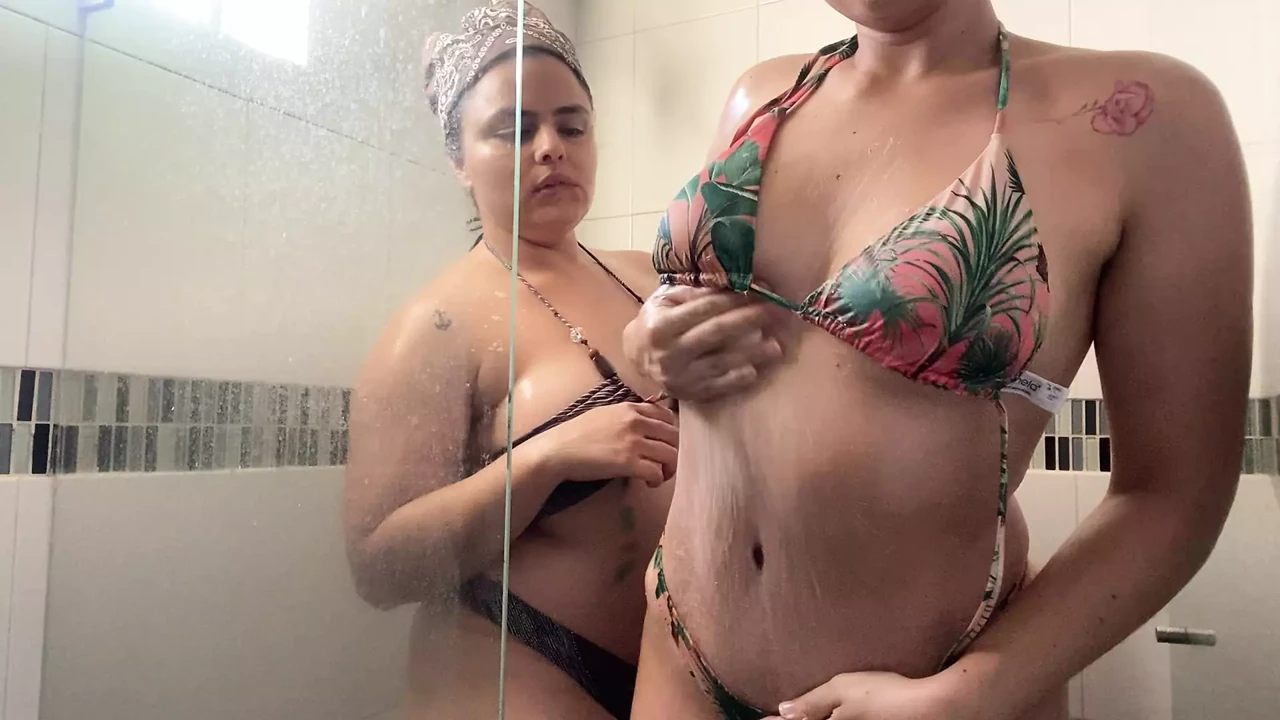 Stepsisters shower together and touch and kiss each other