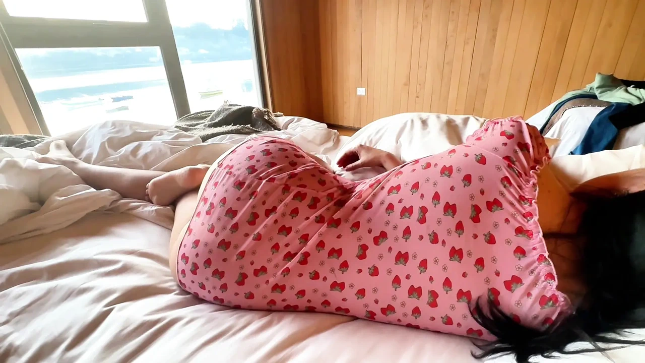Chilean amateur couple. in front of the sea when waking up in the south of Chile
