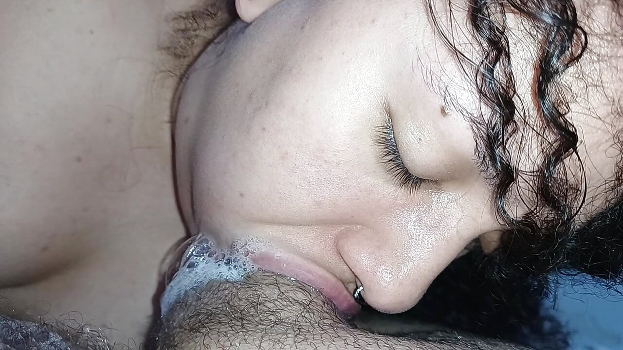 EXTREME POV OF THE BEST BLOWJOB IN THE WORLD, SHE SMEARS IT ALL