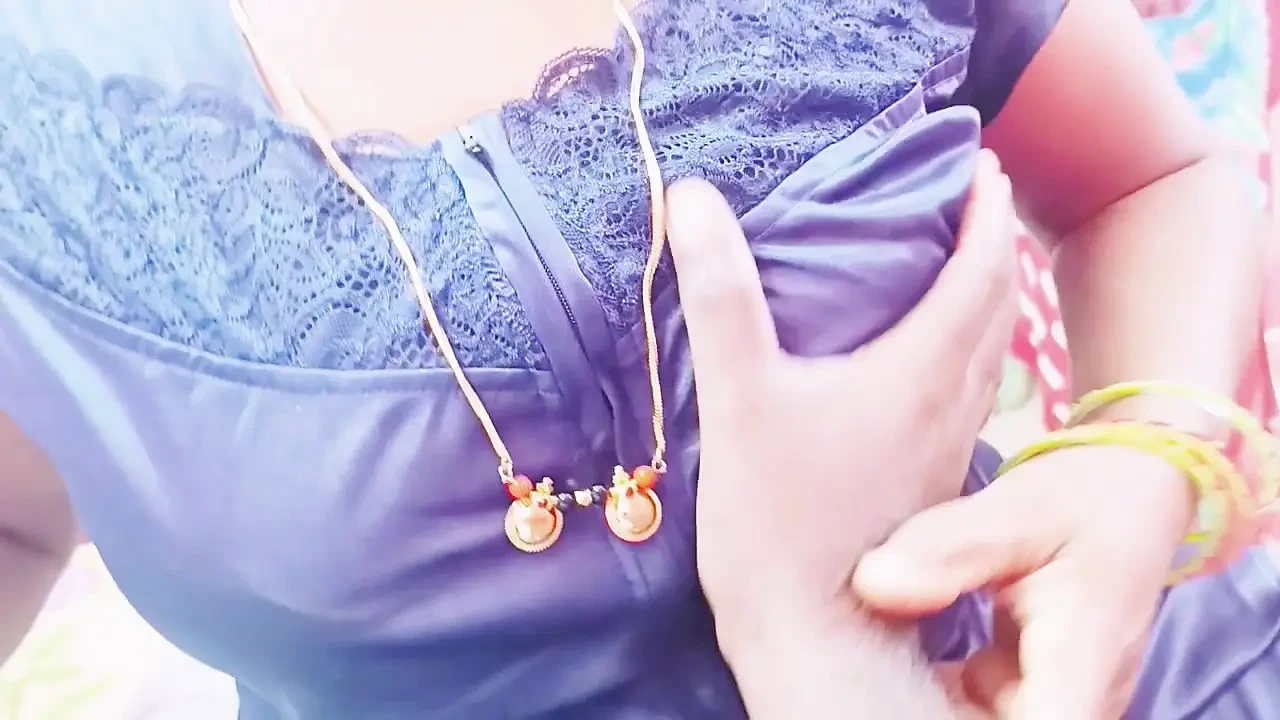 德西最好的口交梳子。泰卢固肮脏的谈话。