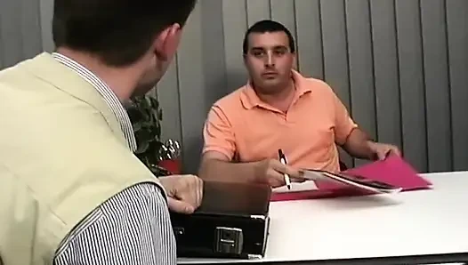 Geile milf's haarige muschi gedehnt und mit pulsierendem schwanz gefüllt
