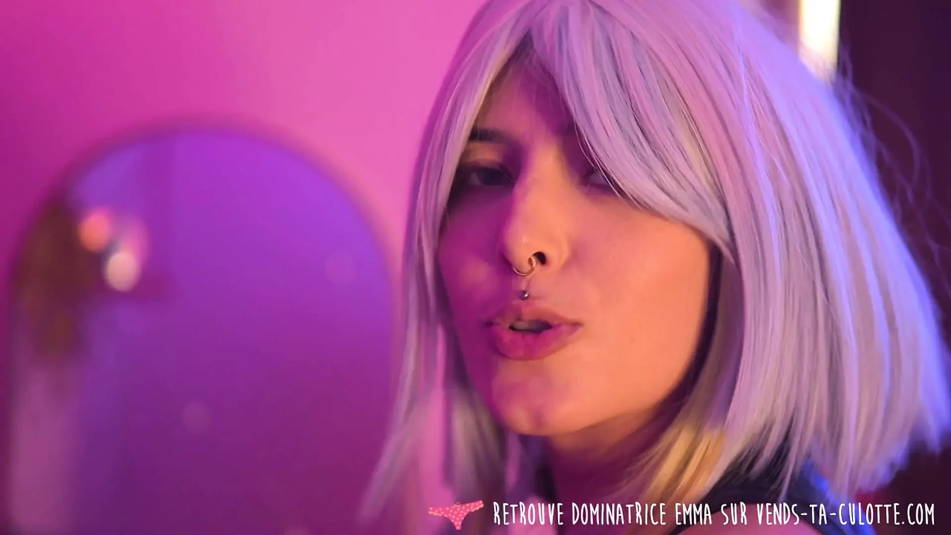 Vends-ta-culotte – Introduction to pegging by a beautiful French dominatrix