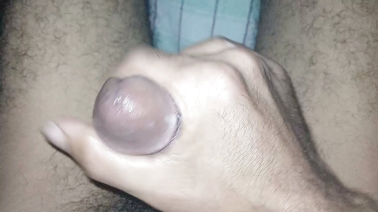 Joven musculoso cachondo - chico sexy - hombre caliente con una polla caliente - polla matutina.