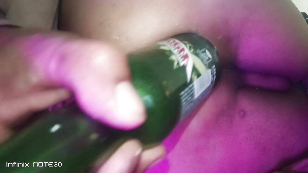 Beautiful big butt big cock solo home Pakistani