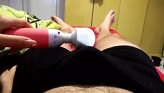 Он пришел в нижнем белье с моей волшебной палочкой, дергаясь от ужаса, сперма стекает по его боксерам