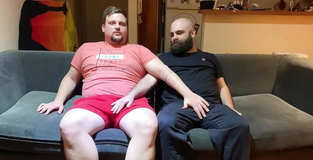 Convidei Esse Urso Gostoso para Noites de Filme e Acabamos Fodendo. Parte 1