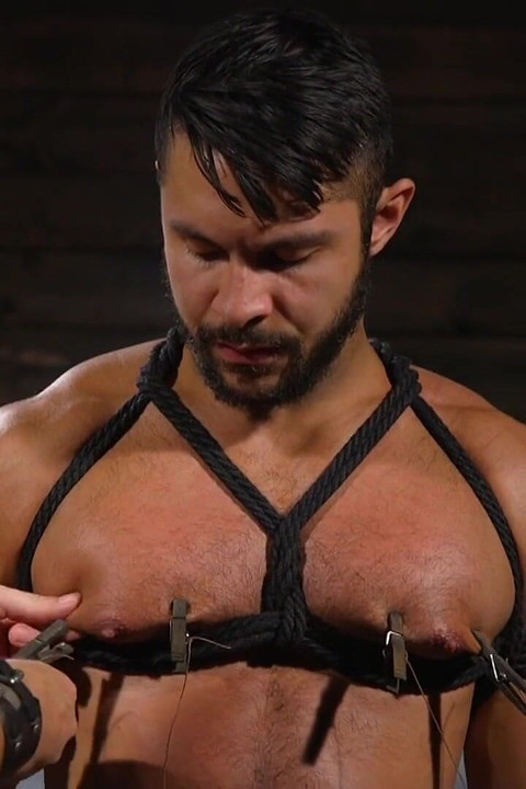 Seth Santoro: Muscle Submissive Suffers for Christian Wilde